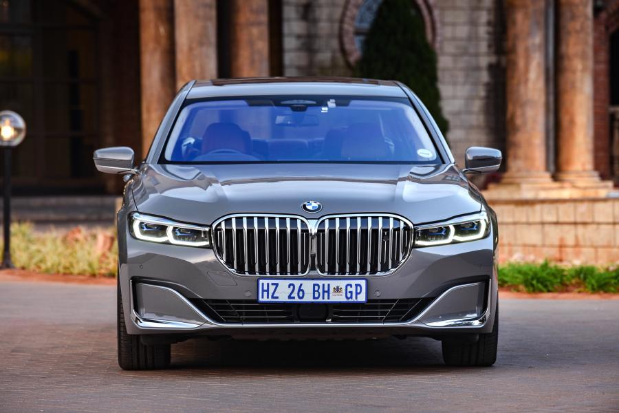  BMW 750Li xDrive (G12) 2019 года  (ZA) (фото 4 из 40)